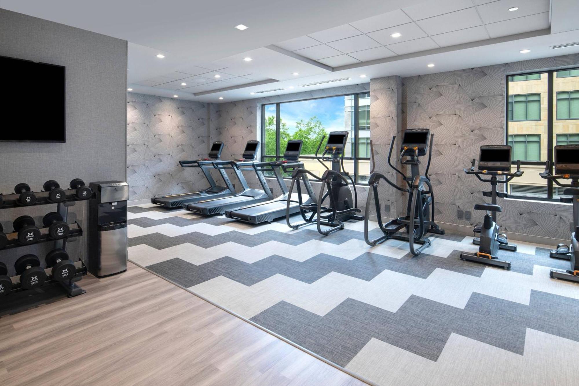 Towneplace Suites By Marriott Boston Medford Bagian luar foto