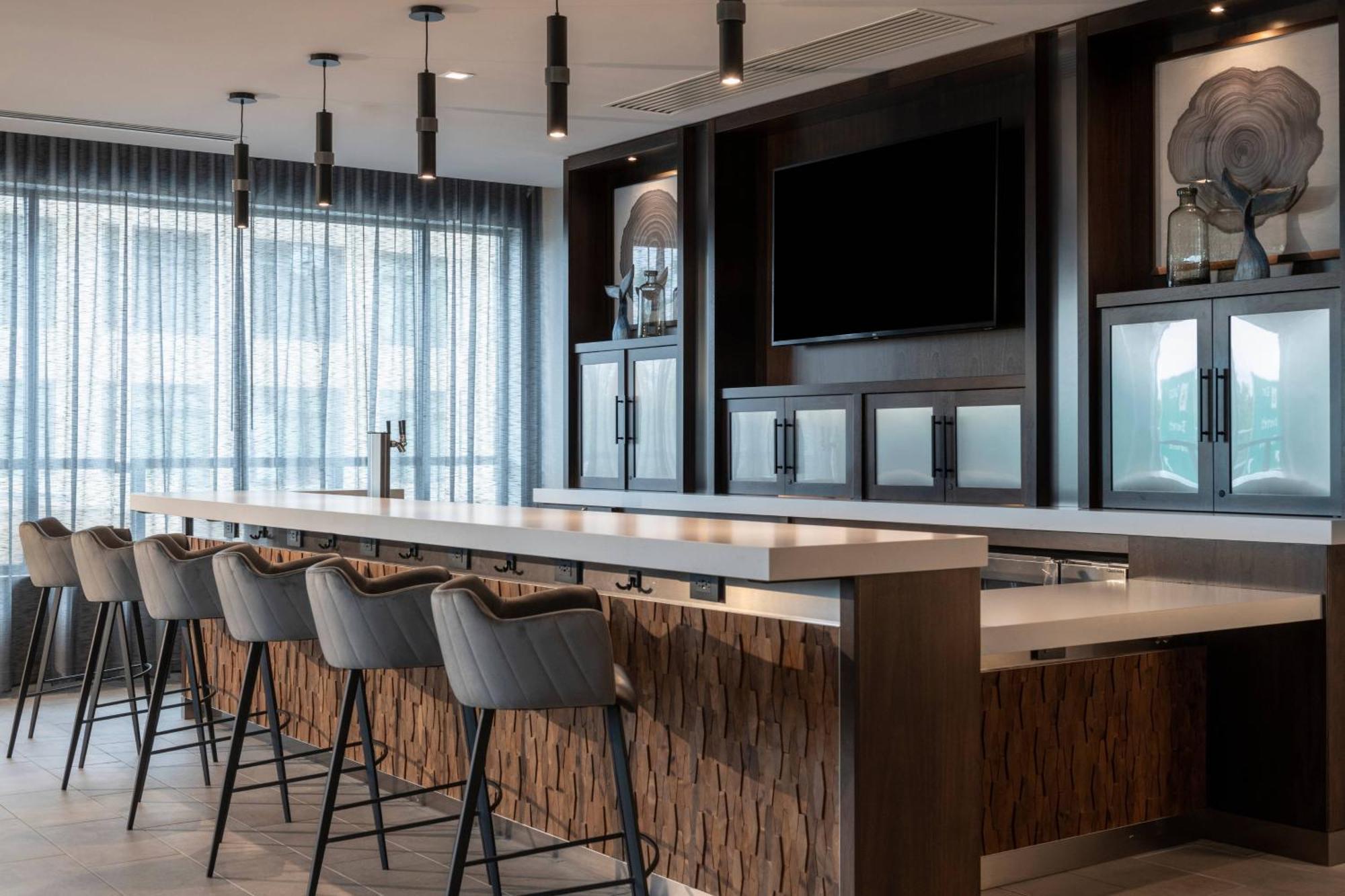 Towneplace Suites By Marriott Boston Medford Bagian luar foto