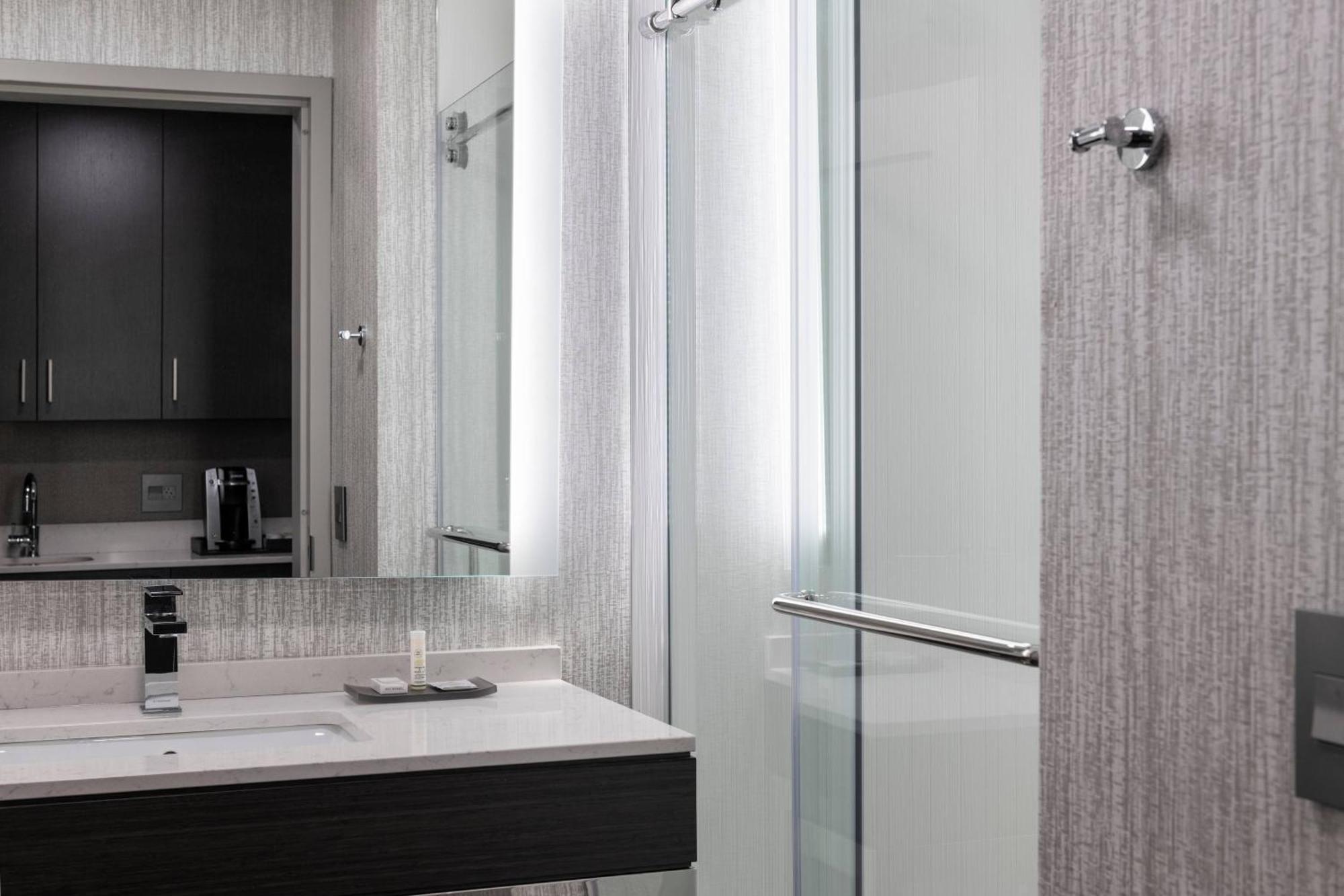Towneplace Suites By Marriott Boston Medford Bagian luar foto